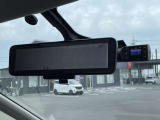 スマートルームミラー付で荷物満載でも確認出来ますドライブレコーダー付きです。