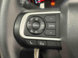 ナビゲーションやオーディオなどを取り付けた場合にはその操作がハンドルの手元でできるステアリングスイッチが付いてます