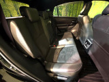 後部座席も気になるようなキズ・汚れやへたり等、大きなダメージはなく、良好な状態です。