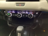 オートエアコンはこまめに温度調節するので、燃料の消費量をより少なくできます。シートヒーター付きなので寒い日も快適です。USBチャージャー搭載。スマートフォンなどの充電にとっても便利です。