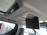 後席モニターつきです。