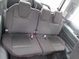 リヤシートもスペース確保されており快適空間☆
