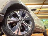 【純正17インチアルミホイール】外観にマッチした純正アルミホイールを装着しております。各種社外アルミホイールや、スタッドレスタイヤも取扱いしております。是非ご相談ください♪
