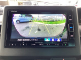 バックモニター付きで、車庫入れやバック時の後方確認をサポート。