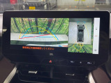 【パノラミックビューモニター】専用のカメラにより、上から見下ろしたような視点で360度クルマの周囲を確認することができます☆死角部分も確認しやすく、狭い場所での切り返しや駐車もスムーズに行えます。