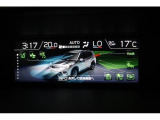 ダッシュボード中央にはマルチファンクションディスプレイを設置。車両の様々な情報を6.3インチの大型ディスプレイで確認。