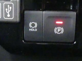 【電動パーキングブレーキ】・・・パーキングブレーキはスイッチ操作です。シフトレバーをPポジションに入れると自動で作動し、その他のシフトポジションにシフトすると解除されるオート機能付です。