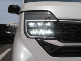 切れにくく明るいLEDヘッドライト装備!