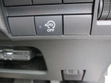 アイドリングストップ機能付です。特別な操作をしなくても、普段通りの運転をするだけで、エコドライブができる機能です。OFFボタンがありますので、必要に応じて使い分けてください。