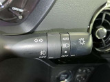【オートライト】車外の明るさに応じて、自動的にライトの点灯・消灯をしてくれます。
