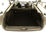 開口部の広いラゲージスペースは、ゴルフバックなどの荷物もラクラク積み込めます。