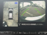 上から見下ろしているような視点で周囲が確認できるアラウンドビューモニターです。上から見下らしているような映像によって縦列駐車もラクラク、駐車が苦手な人の強い味方です!