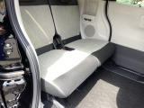ホンダ車の低床ボディは、チャイルドシートへのお子さまの乗降や荷物の積載もスムーズ。足元もゆったりとしていますので、おくつろぎいただけます。