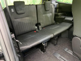 後部座席も気になるようなキズ・汚れやへたり等、大きなダメージはなく、良好な状態です。