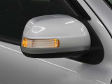 サイドターンランプ付きドアミラー。車両のドレスアップと右左折時の被視認性を兼ね備えたお洒落なミラーです。
