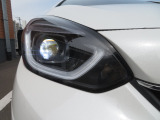 切れにくく明るいLEDヘッドライト装備!