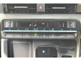 左右独立温度コントロールフルオートエアコンです。運転席、助手席それぞれで独立して温度設定ができます。冷え性の方が乗っても安心ですね♪