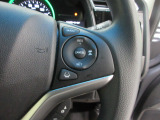 ハンドル右側にはクルーズコントロールのスイッチが装備され運転中の操作も安心して行えます!