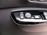 ドアミラーの鏡面の調節、格納は運転席からすべて操作できます!