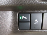 パーキングセンサーや横滑りを防ぐVSA等のスイッチ類は運転席の右側、手の届きやすい位置にあります。