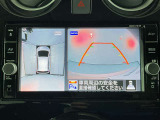 【アラウンドビューモニター】まるでクルマを真上から見ているようなアラウンドビューモニターで運転をサポート。運転席から見えにくい車の四隅や後方もモニターでしっかり見えます。