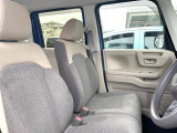 運転席シート廻りは使用感も少なく、良好な状態となっています。前オーナー様が丁寧に使っていたことがよくわかりますね。