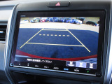 バックをするとき自動でリアの様子が映る『リアカメラ』付き! ナビ画面で確認しながらバックができますから安心ですね。でも、目視も大切ですよ!安全第一でお願いします!