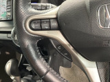 ステアリングにオーディオ操作スイッチが付いています。オーディオ画面に直接タッチしなくても操作が出来ますので、運転に集中できます。