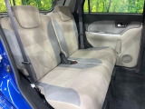 後部座席も気になるようなキズ・汚れやへたり等、大きなダメージはなく、良好な状態です。