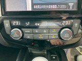 オートエアコン◆冷房・暖房の切り替え、吹き出し口、風量、内気循環/外気循環の導入の切り替えを自動で調節して、車内を設定した温度に保ってくれます!
