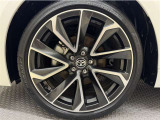 「トヨタ純正アルミホイール」を装着!純正なので車のデザインともマッチしています。高級感やスポーティーさを際立たせてくれます。