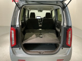 リアシートを倒すと、ラゲッジスペースを広くお使いいただけます!