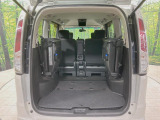後席を格納すると、これだけの広さが!シーンに合わせたシートアレンジで、大きな荷物も積むことが出来ます♪
