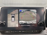 車を真上から見下ろしているかのように周囲の状況を把握して安心して駐車が行えるアラウンドビューモニターが付いています