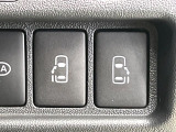 【両側パワースライドドア】スマートキーや運転席のスイッチで後席両側スライドドアの開閉が可能♪電動だから力を入れてドアを開ける必要が無く、小さなお子様でも簡単に開け閉めでき快適です♪