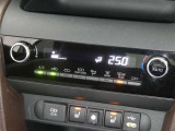 【オートエアコン】車内温度を感知して自動で温度調整をしてくれるのでいつでも快適な車内空間を創り上げます!どの席に座っても快適なドライブが楽しめます♪