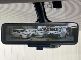 【インテリジェント ルームミラー】車両後方のカメラ映像をミラー面に映し出すので、車内の状況や、天候などに影響されずいつでもクリアな後方視界が得られます!