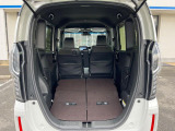 後席を格納すると、これだけの広さが!シーンに合わせたシートアレンジで、大きな荷物も積むことが出来ます♪