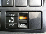 片側電動スライドドアのスイッチ付です。車内からもスイッチひとつで楽にドアの開閉が可能です。電動なので開閉時に力を使う必要がなく、半ドアになることもありません!