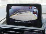 バックカメラを装備。駐車場などでの取り回しもスムーズに行っていただけます。