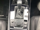 オートマのシフトレバーは操作しやすい位置にあります。