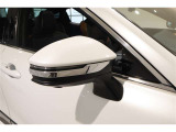 サイドターンランプ付きドアミラー。車両のドレスアップと右左折時の被視認性を兼ね備えたお洒落なミラーです。