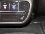 【シートヒーター】シートヒーター装備車です。寒い冬に乗車中とても暖かく快適に移動できます。冷え性の方にピッタリの装備です!