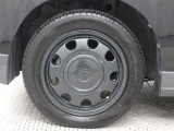 純正アルミホイールは精度が高く、走行の安定性が優れています。タイヤサイズ155/65R14