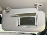 【運転席サンバイザー】鏡が付いているのでメイク直しなどにも便利★