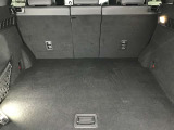 トランクスペースもご覧のとおり広々しております☆SUVならではの使いやすいトランクスペースに夢と希望以外に荷物もしっかり載せることができます☆