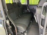 後部座席も気になるようなキズ・汚れやへたり等、大きなダメージはなく、良好な状態です。