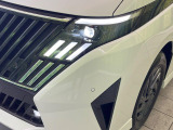 【LEDヘッドライト】悪天候や夜間走行時も良好な視界を確保し安心して運転できる高輝度LEDヘッドライトを装備!点灯速度が早く、消費電力も抑えられています。
