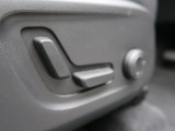 【パワーシート】スイッチ一つで簡単にシート位置の微調整が可能!電動だから力もいりません!自分に最適なシートポジションにセットして、快適なドライブをお楽しみください。