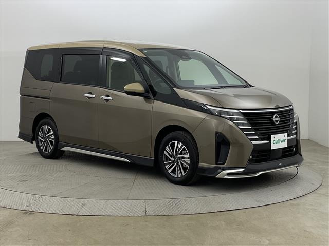 セレナ 1.4 e-4ORCE ハイウェイスターV 4WD 4WD 修復歴無し